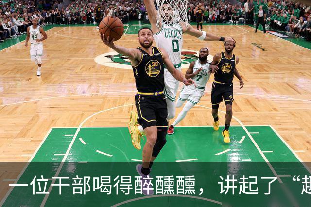 一位干部喝得醉醺醺，讲起了“趣闻”：“有个新兵，因为被误会，一气之下就跑到五台山当和尚，你说好笑不好笑？”